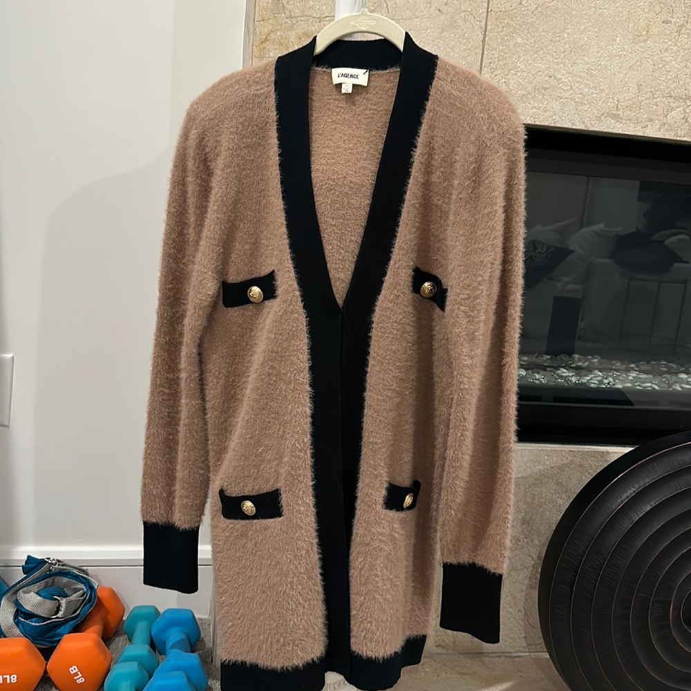 Gorgeous sweater perfect condition! Worn once